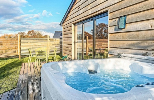 Attleborough Ski Chalet | 2 bedroom accommodation in Old Buckenham