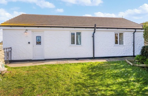 Caergeiliog Cottage | 2 bedroom accommodation in Four Mile Bridge, near Trearddur Bay