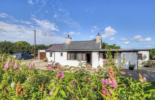 Tyn-y-Gongl Cottage | 2 bedroom accommodation in Nr Benllech