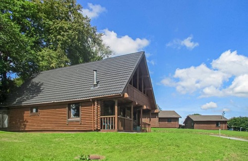 Pentrefelin Ski Chalet | 2 bedroom accommodation in Llandeilo, Nr Carmarthen