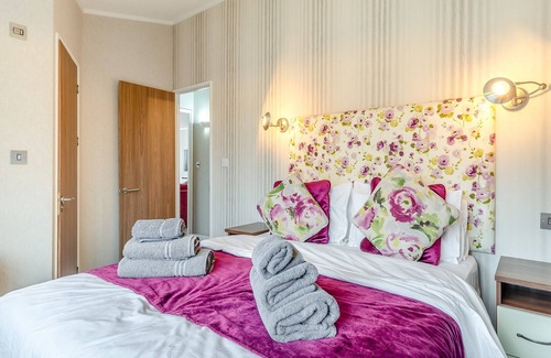 Ashby Woulds Cabin | 2 bedroom accommodation in Overseal, Nr Ashby-de-la-Zouch