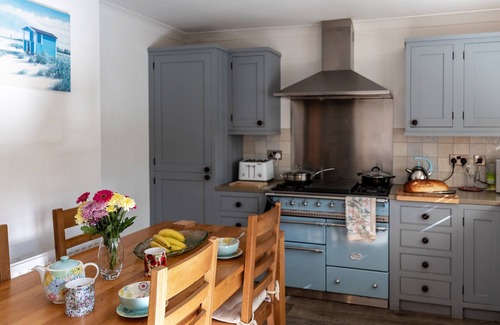 Totland Bay Cottage | 2 bedroom accommodation in Totland Bay