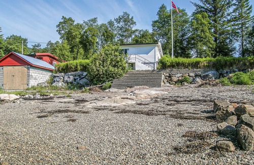 Fraena House | 2 bedroom accommodation in Malmefjorden