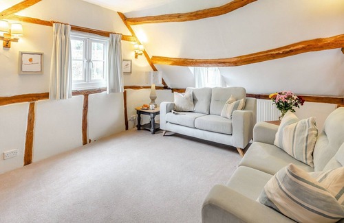 Hay-on-Wye Cabin | 2 bedroom accommodation in Ridgeway Cross, near Malvern