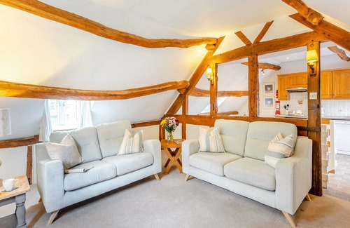 Hay-on-Wye Cabin | 2 bedroom accommodation in Ridgeway Cross, near Malvern
