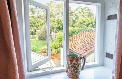 Docking Cottage | 2 bedroom accommodation in Docking, near Hunstanton
