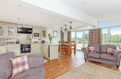 Welsh Frankton Ski Chalet | 2 bedroom accommodation in Ellesmere