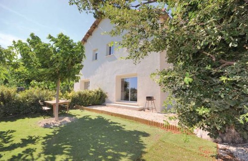 Le Sambuc House | 2 bedroom accommodation in Le Sambuc