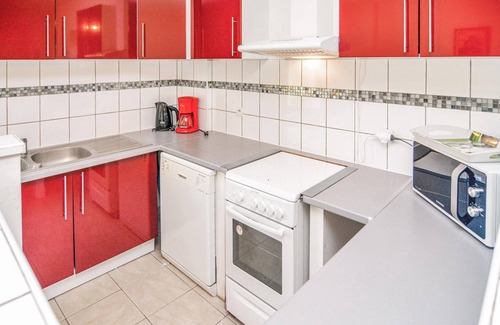 Le Sambuc House | 2 bedroom accommodation in Le Sambuc