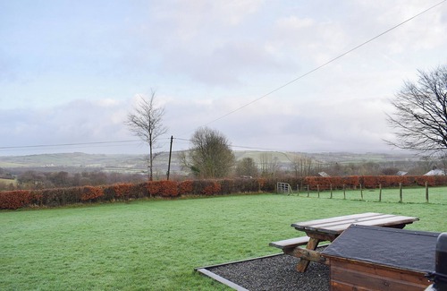 Lampeter Cottage | 2 bedroom accommodation in Llanwnnen, near Lampeter