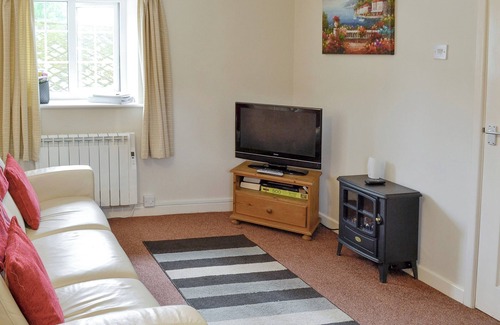 Bridport Cottage | 2 bedroom accommodation in Wootton Fitzpaine, near Charmouth