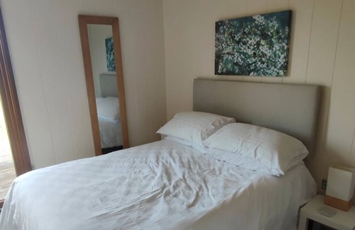 Dawlish Cabin | 2 bedroom accommodation in Cockwood Harbour, Nr Dawlish