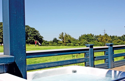 Hopton Cabin | 2 bedroom accommodation in Fritton