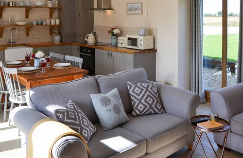 Irstead Cottage | 2 bedroom accommodation in Beighton, near Acle