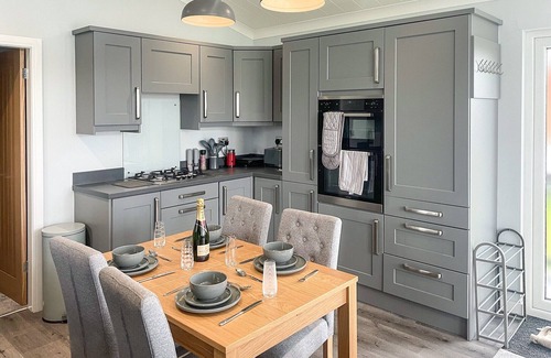 Llansantffraed Cabin | 2 bedroom accommodation in Llanon