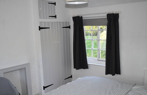Petersfield Cottage | 2 bedroom accommodation in Sheet