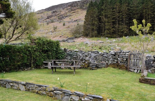 Manod Cottage | 2 bedroom accommodation in Cwm Penmachno, near Betws-y-Coed
