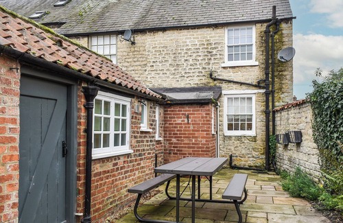 Hovingham Cottage | 2 bedroom accommodation in Hovingham, near Helmsley