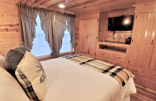 Luray Cabin | 2 bedroom accommodation in Luray