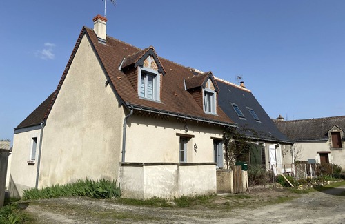 Sache House | 2-bedroom all-inclusive 3-star gîte, close to shops