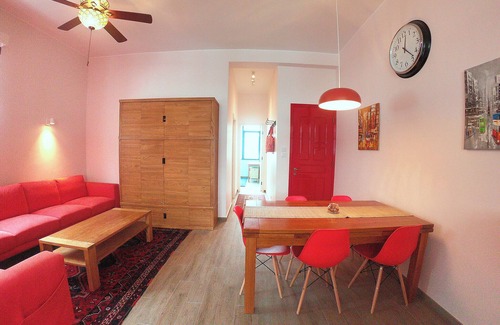 Sai Kung Apartment | 2 Bedroom Apartment beautifully decorated in the centre of Sai Kung Town.