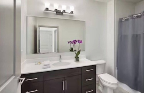 Newtown Square Apartment | 2-Bedroom Apartment - 7-day min. - Background check/Lease Required