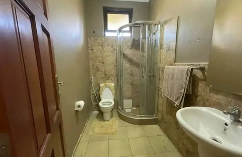 Kijitonyama House | 2-bedroom apartment in enchanting Dar-es-salaam with WiFi, Swimming pool