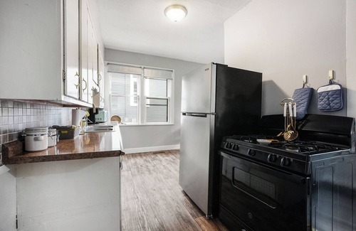 Grand Rapids Apartment | 2 Bedroom Apartment 1st floor in historic district near downtown Grand Rapids!