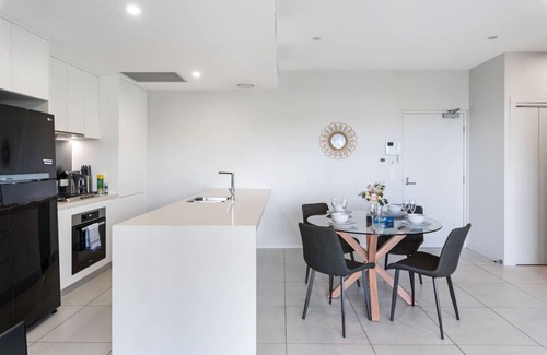 Macgregor Apartment | 2-Bedroom Apartment Balcony Close to All Hotspots