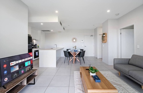 Macgregor Apartment | 2-Bedroom Apartment Balcony Close to All Hotspots