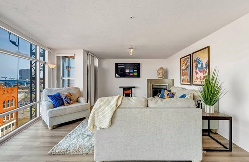 Ohio City Apartment | 2-bedroom apartment in brilliant Cleveland with WiFi, AC, fitness room