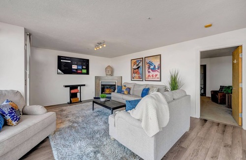 Ohio City Apartment | 2-bedroom apartment in brilliant Cleveland with WiFi, AC, fitness room