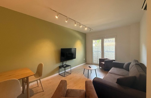 Golem Apartment | 2-bedroom apartment in beautiful Golem with WiFi, AC