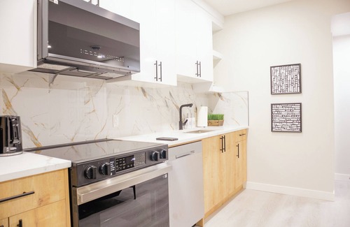 Southwest Calgary Apartment | 2-bedroom apartment in lovely quiet neighborhood in Calgary with WiFi