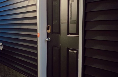 Southwest Calgary Apartment | 2-bedroom apartment in lovely quiet neighborhood in Calgary with WiFi