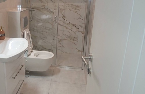 Tuzla Apartment | 2-bedroom apartment in charming Tuzla with WiFi, AC
