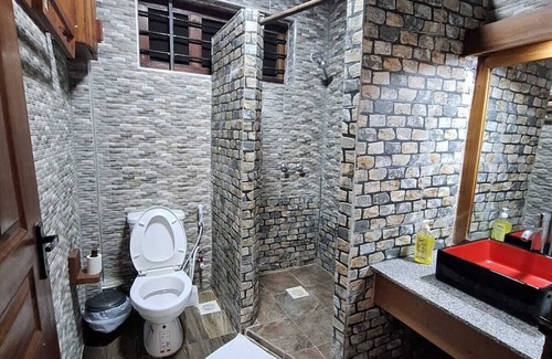 Diani Beach Resort | 2-bedroom apartment in Diani, 2 minutes drive/5 minutes walk to the beach.