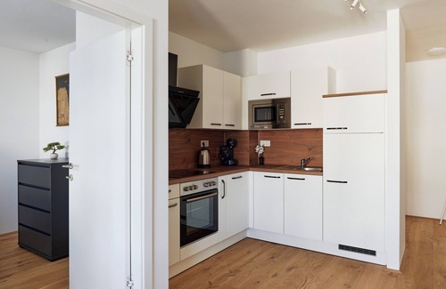 Hirschstetten Apartment | 2-bedroom apartment in enchanting Wien with WiFi, AC, terrace and grill