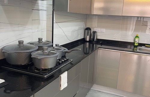 Mombasa Apartment | 2-bedroom apartment in charming Mombasa AC, walking distance to beach and malls