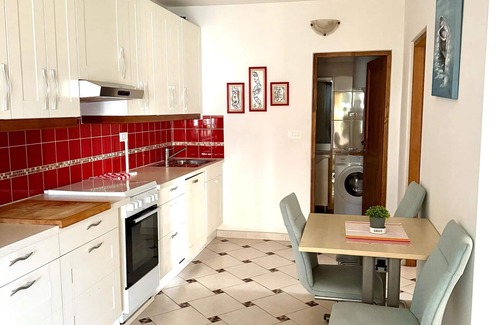 Porec Apartment | 2-bedroom apartment in Poreč with WiFi,AC, 4 minutes to the sea, 8 to citycenter