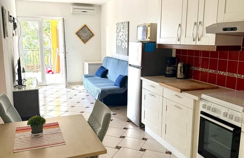 Porec Apartment | 2-bedroom apartment in Poreč with WiFi,AC, 4 minutes to the sea, 8 to citycenter