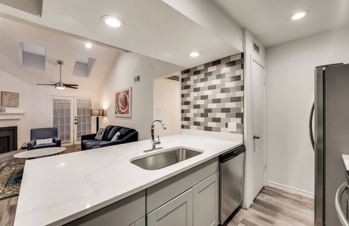 Vickery Meadow Apartment | 2-bedroom apartment in superb Dallas with WiFi, AC