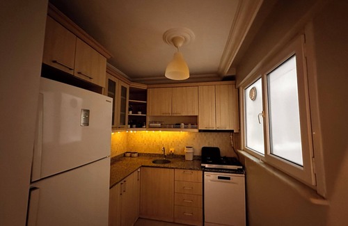 Moda Apartment | 2-bedroom apartment in enchanting Istanbul with WiFi, AC