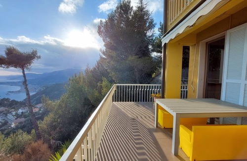 Mortola Superiore Apartment | 2-bedroom apartment, large terrace overlooking the Côte d'Azur