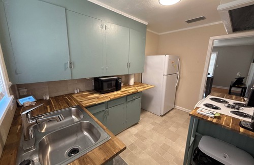 Highland Historic District Apartment | 2-bedroom apartment with WiFi, AC in charming Shreveport