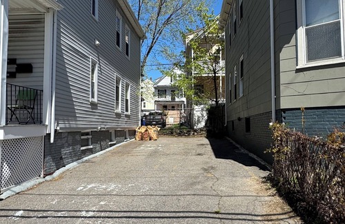 Spring Hill Apartment | 2-bedroom apartment in fabulous Somerville with AC, WiFi and off street parking