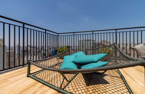 Consolacao Apartment | 2 Bedroom Apartment with swimming pool, gym, laundry and hammocks on the windows