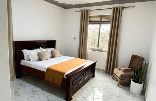 Entebbe Hotel | 2 Bedroom Apartment w/Palm View Balcony Ensuite Bathrooms Entebbe