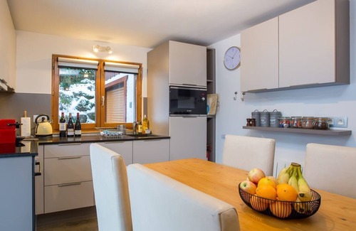 Morzine Apartment | 2-bedroom apartment with outdoor jacuzzi below the ski slopes!