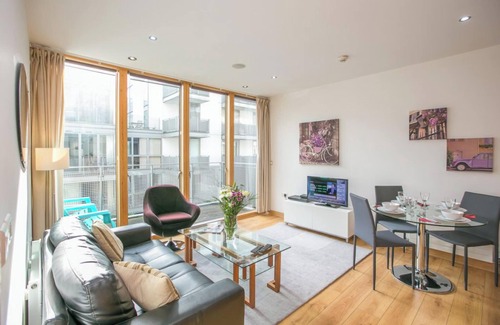 North Wall Apartment | 2 Bedroom Apartment With Balcony in Spencer Dock